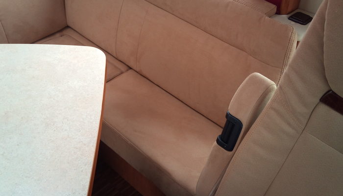 1305235136kurzen_der_Sitzflache_bei_L-Sitzgruppe_bei_Chic_C-Line_i42