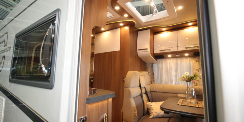 Carthago c-compactline i 141 LE (9)