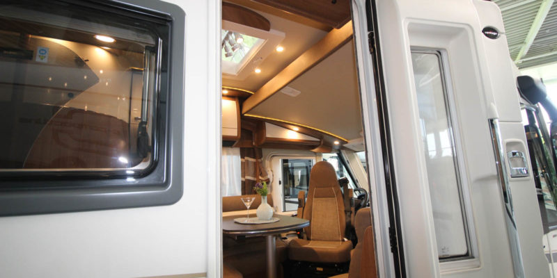 Carthago c-compactline i 143 LE (10)