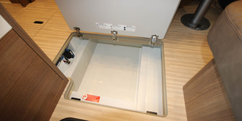 Carthago c-tourer i 144 QB (16)