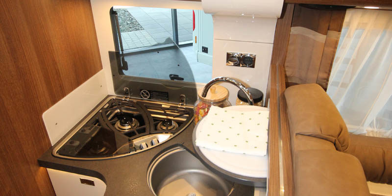 Carthago c-tourer i 144 QB (22)