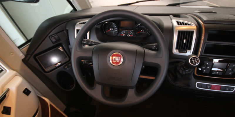 Carthago c-tourer i 144 QB (38)