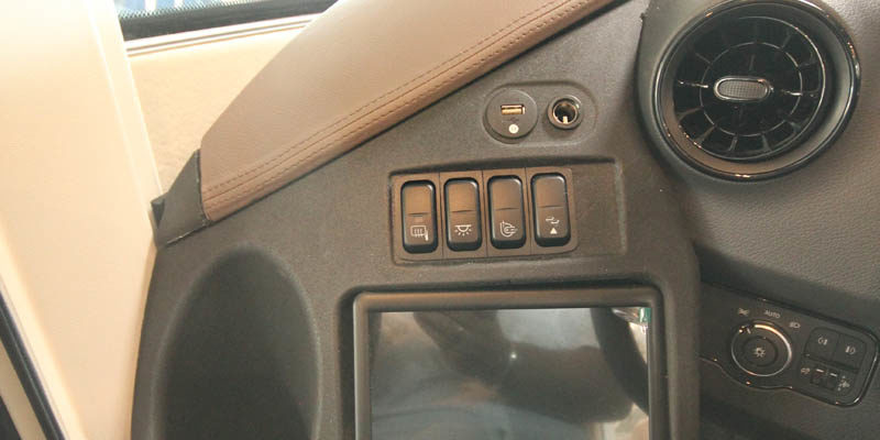 Carthago chic e-line i 51 QB auf Mercedes Sprinter (100)