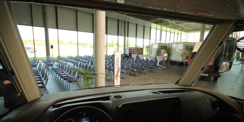 Carthago chic e-line i 51 QB auf Mercedes Sprinter (107)