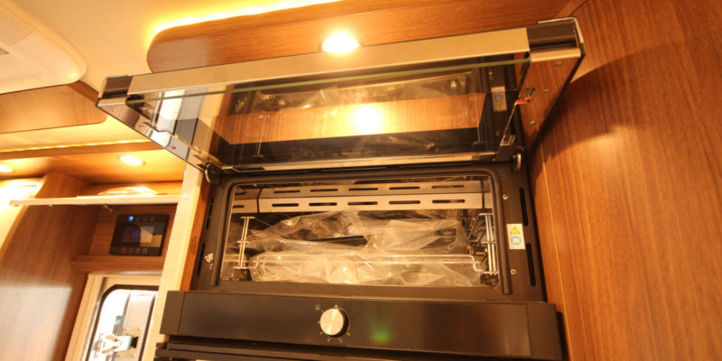 Carthago chic e-line i 51 QB auf Mercedes Sprinter (74)