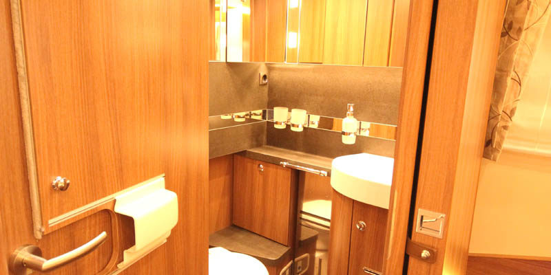 Carthago chic e-line i 51 QB auf Mercedes Sprinter (82)