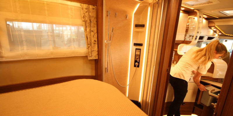 Carthago chic e-line i 51 QB auf Mercedes Sprinter (88)