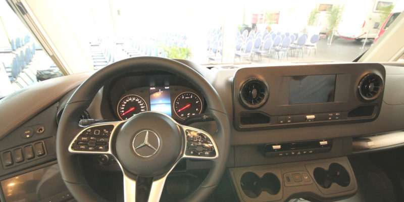 Carthago chic e-line i 51 QB auf Mercedes Sprinter (99)