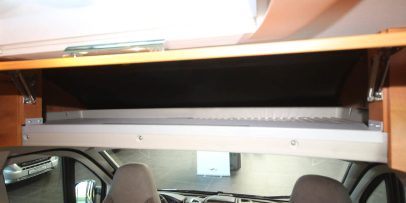 Malibu Van 600 DB Low Bed (10)