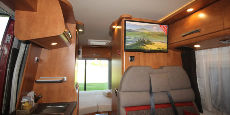 Malibu Van 600 DB Low Bed (14)
