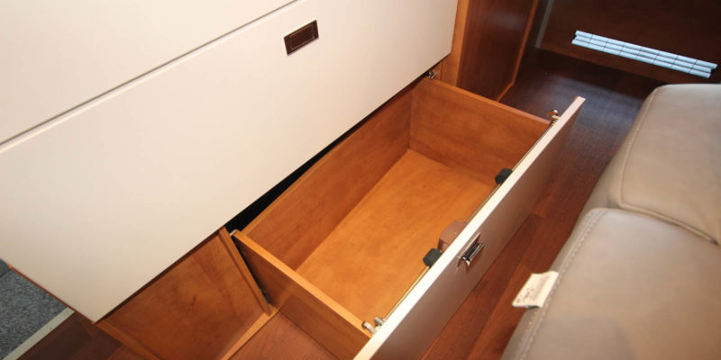 Malibu Van 600 DB Low Bed (17)