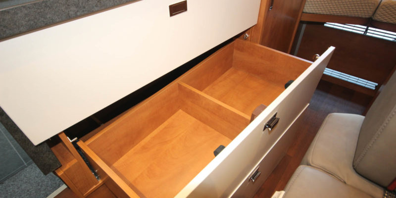 Malibu Van 600 DB Low Bed (18)