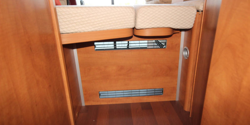 Malibu Van 600 DB Low Bed (27)