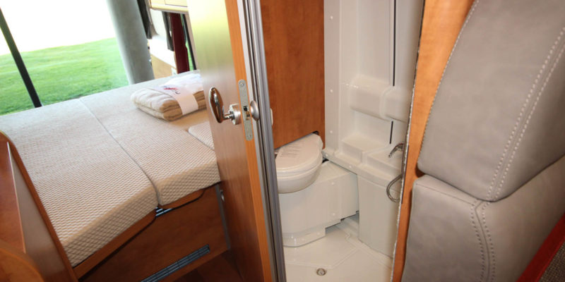 Malibu Van 600 DB Low Bed (28)