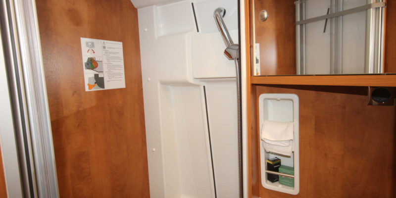 Malibu Van 600 DB Low Bed (29)