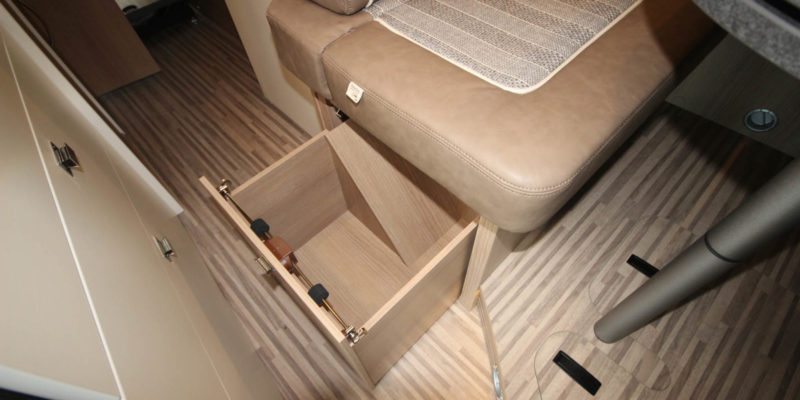 Malibu Van Charming Coupe 600 DB (38)