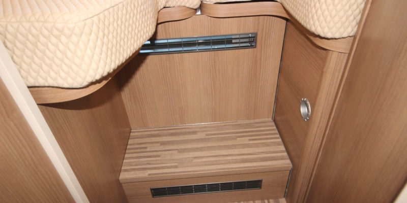 Malibu Van Charming Coupe 640 LE (24)