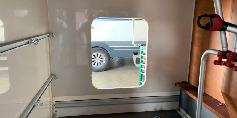 Einbau einer groessere Seitenklappe bei der Fahrerseite bei einem Carthago c-compactline i143LE