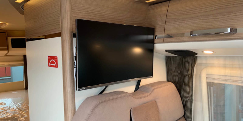 Projekt Malibu Van 640 LE Goldenwhite 3