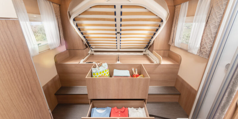 2020-tourer-I144QB_Queensbett-Bettschrank