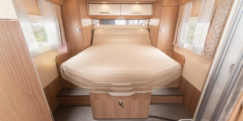 2020-tourer-I144QB_Queensbett-V3