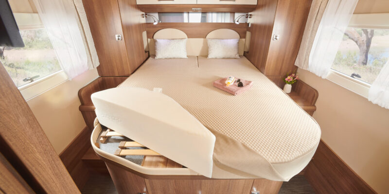 2020-tourer-I150QB_Queens-Bett-V2