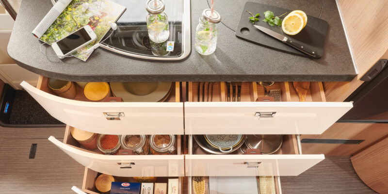 2020-tourer-T143_Kuechen-Schubladen