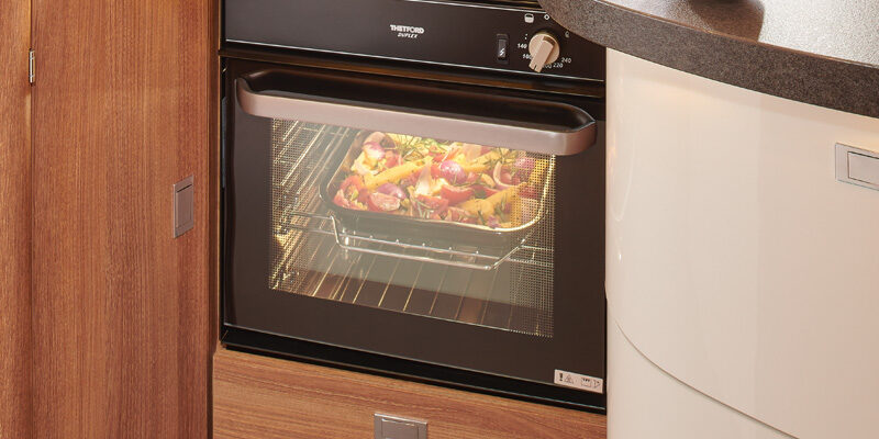 2020_Tourer-T150_Kueche-Backofen-Detail-V1