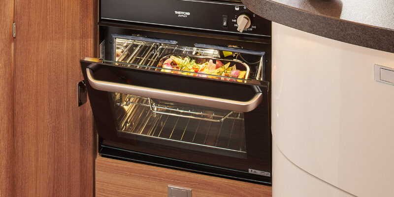 2020_Tourer-T150_Kueche-Backofen-Detail-V2