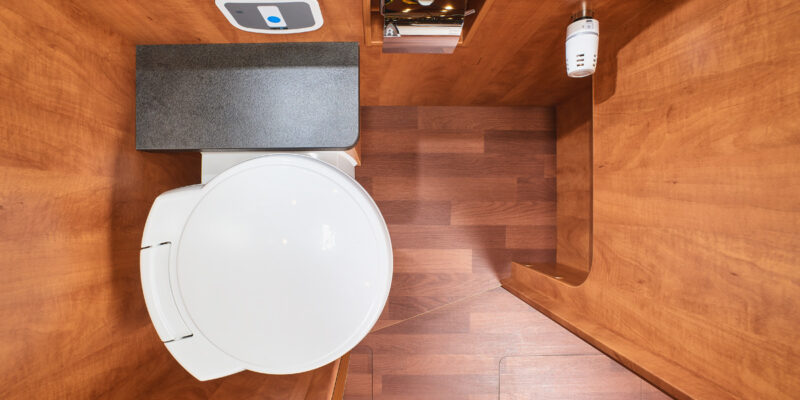 2020_c-line_6.2QB_Fussraum-Toilette