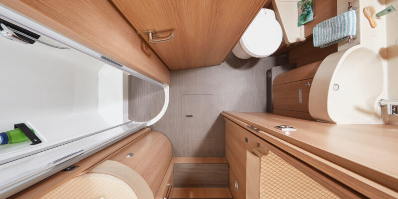 2020_carthago_tourer-i-149-MB_Raumbad-V1