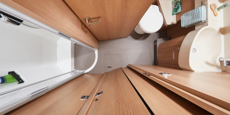 2020_carthago_tourer-i-149-MB_Raumbad-V2