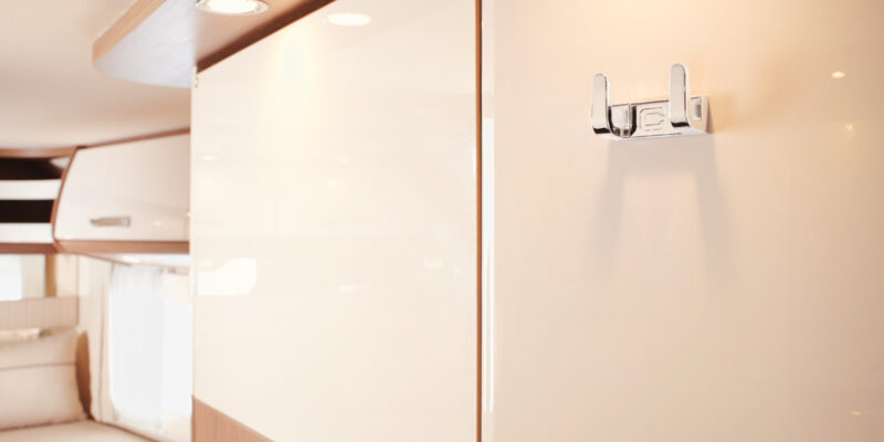 2020_compactline-143LE_Kleiderhaken-Detail-Bettbereich-leer