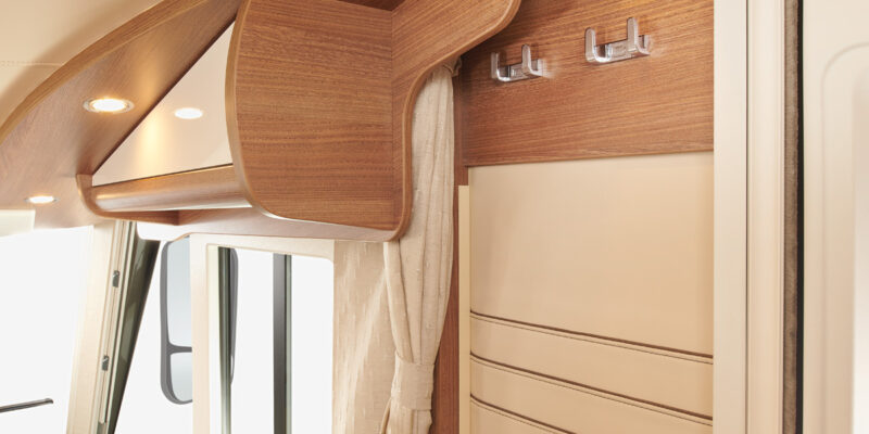 2020_compactline-143LE_Kleiderhaken-Detail-Einstieg-Variante