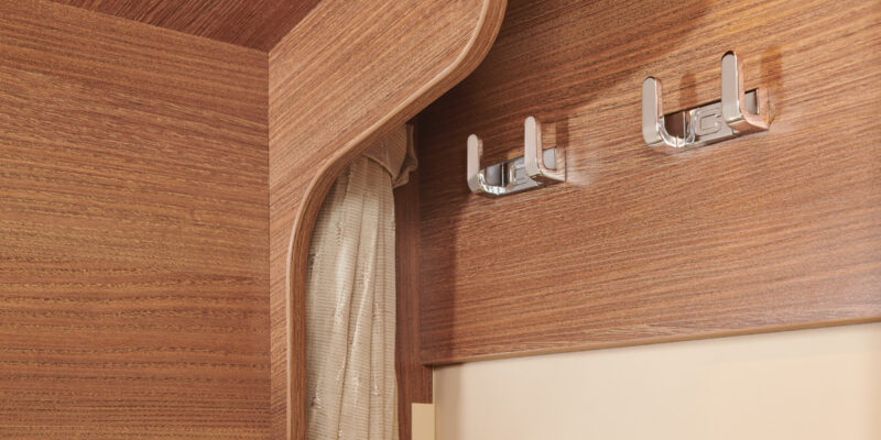 2020_compactline-143LE_Kleiderhaken-wohnbereich-Detail-leer