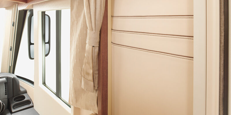 2020_compactline-143LE_Leder-Rueckwand-Detail