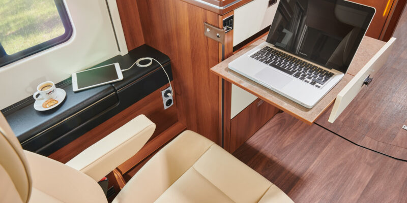 2020_liner-for-two-53_FIAT_Buero-Fernsehzimmer-Detail