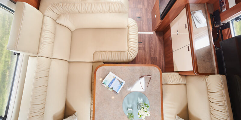 2020_liner-for-two-53_Iveco_Sitzgruppe-vo-couch-V1