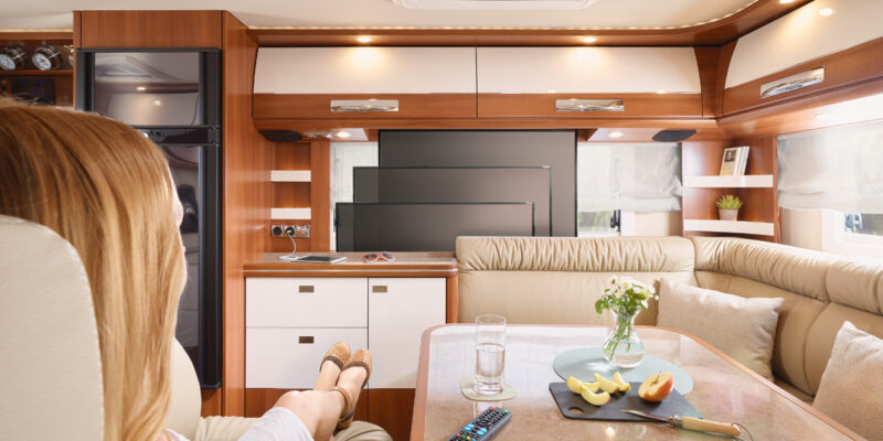 2020_liner-for-two-53_Iveco_TV-Person