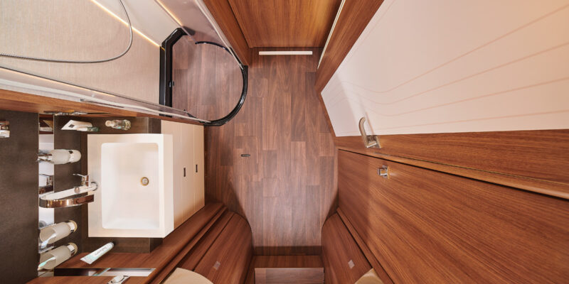 2020_s-plus-61LE-Iveco_Raumbad-vo-V2