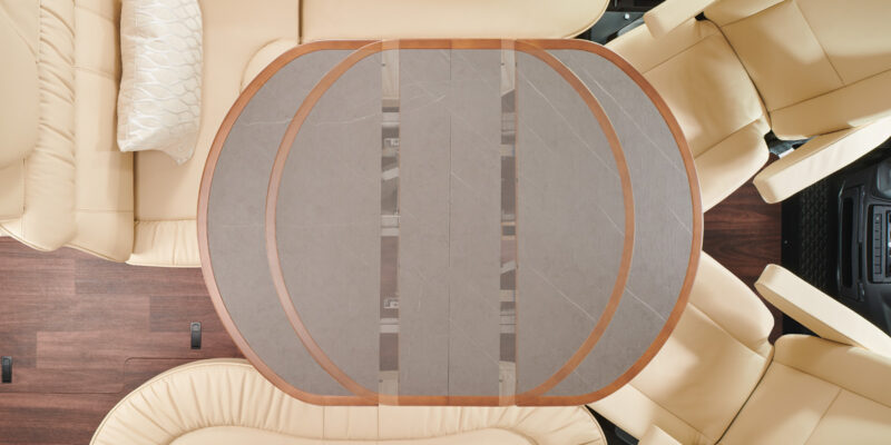 2020_s-plus-61LE-Iveco_Tisch-ausziehbar-V2