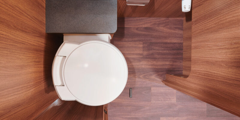 2020_s-plus-61LE-Iveco_Toiletten-Fußraum