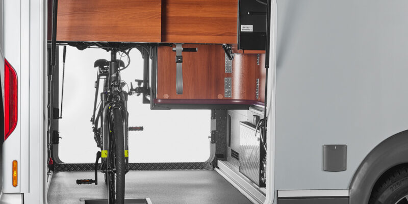 RET-2020_liner-f-two-53-Fiat_Heckgarage