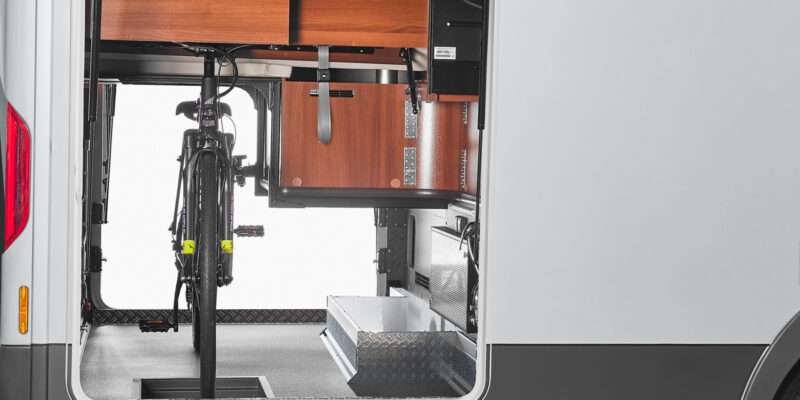 RET-2020_liner-f-two-53-Iveco_Heckgarage