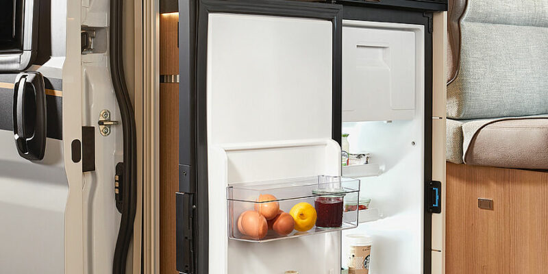 csm_van-interieur-kompressorkuehlschrank-aussen_firstclasstwomrooms_640lerb_0530109bcc