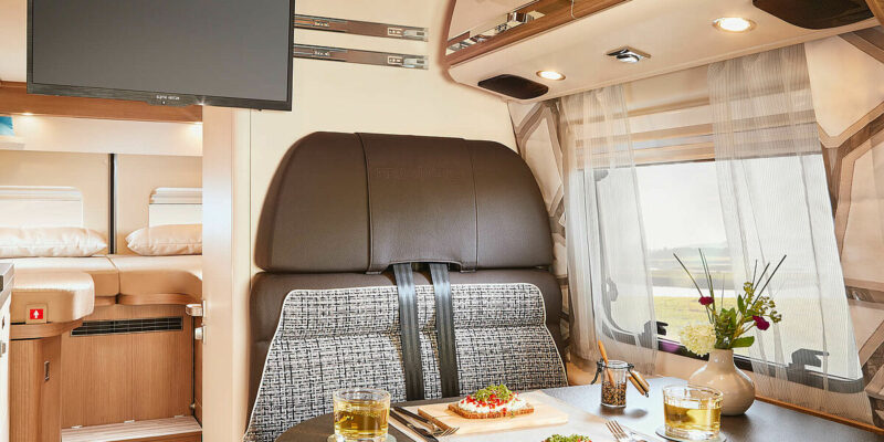 csm_van-interieur-tv_firstclasstworooms_640lerb_v1_1ae18333e5