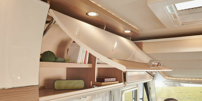 csm_wohnmobil-interieur-dachstaukasten-boden-offen-bellagio_i490le_1fa32e534b