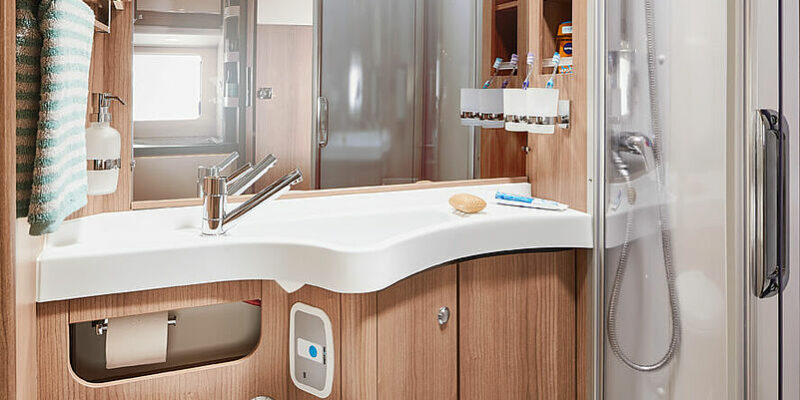 csm_wohnmobil-interieur-kombibad_460le_fb69fce19f