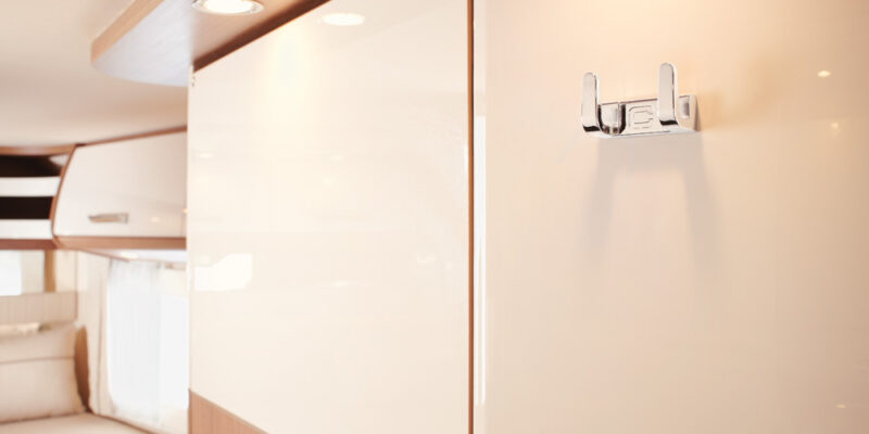 2020_compactline-143LE_Kleiderhaken-Detail-Bettbereich-leer