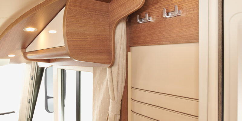 2020_compactline-143LE_Kleiderhaken-Detail-Einstieg-Variante